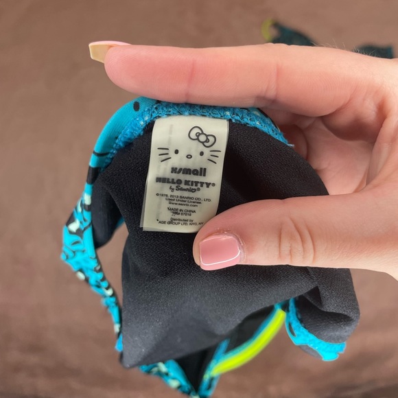 Hello Kitty Bikini ♡ Size XS - Picture 5 of 6